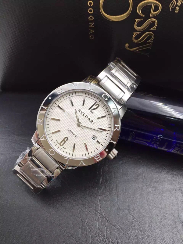 ブルガリ時計正面デザイン